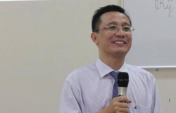 vu tien si bui quang tin tu vong hieu truong hieu pho dhnh tphcm bi dinh chi cong tac