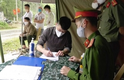 phong toa cach ly gan 11000 nguoi dan thon ha loi trong 28 ngay de chong dich covid 19