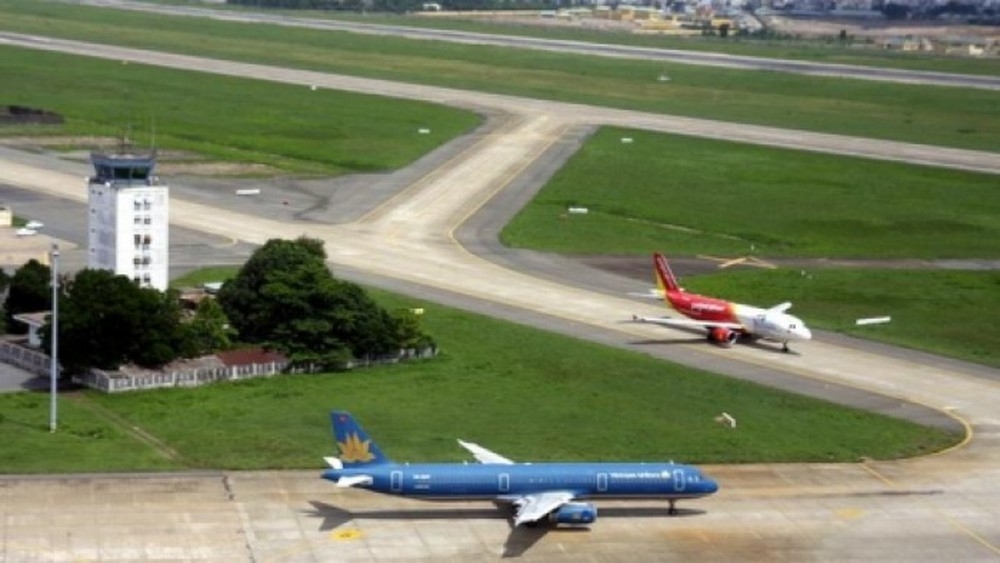 Sửa chữa đường băng sân bay Nội Bài và Tân Sơn Nhất theo lệnh khẩn cấp sua chua duong bang san bay noi bai va tan son nhat theo lenh khan cap