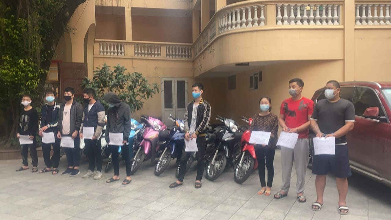 Khởi tố vụ hàng chục quái xế tụ tập đua xe quanh hồ Hoàn Kiếm khoi to vu hang chuc quai xe tu tap dua xe quanh ho hoan kiem