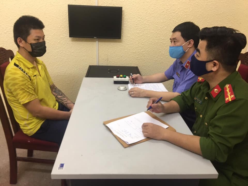 Tạm giữ hình sự đối tượng không đeo khẩu trang, bóp cổ công an phường tam giu hinh su doi tuong khong deo khau trang bop co cong an phuong
