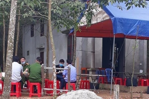 Thức dậy buổi sáng, bé gái hốt hoảng thấy em nằm bất động, mẹ tử vong dưới giếng thuc day buoi sang be gai hot hoang thay em nam bat dong me tu vong duoi gieng