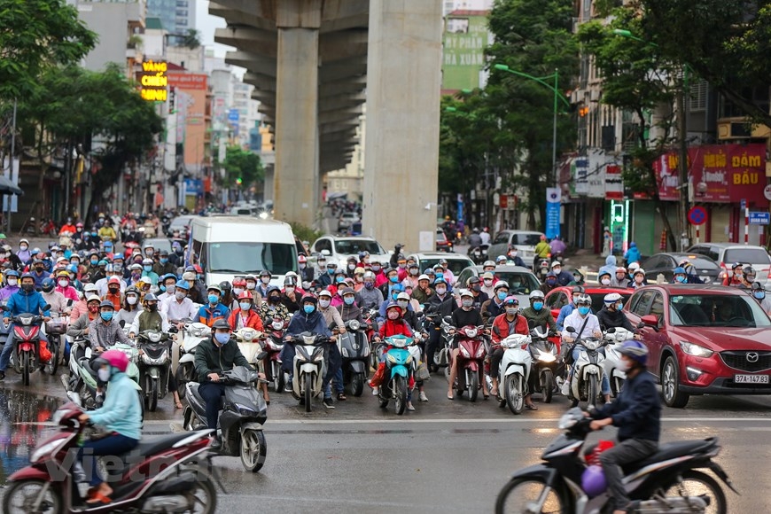 ngay dau noi long gian cach xa hoi pho phuong ha noi dong duc hang quan nhon nhip tro lai