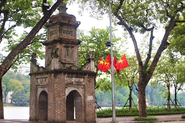 Hà Nội trang hoàng rực rỡ cờ hoa mừng 45 năm Ngày Giải phóng miền Nam, thống nhất đất nước ha noi trang hoang ruc ro co hoa mung 45 nam ngay thong nhat dat nuoc
