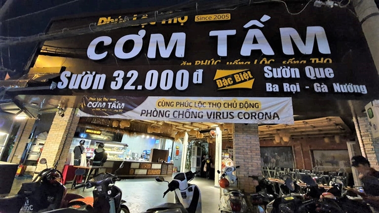 Hàng quán ăn uống ở TP.HCM được mở bán trở lại phải đáp ứng tiêu chí nào? hang quan an uong o tphcm duoc mo ban tro lai phai dap ung tieu chi nao