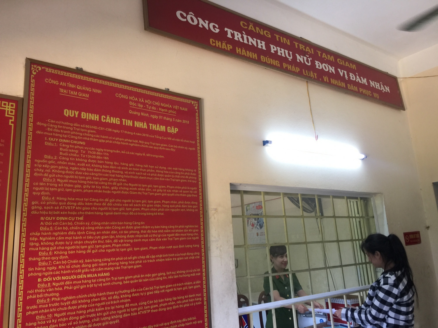 Những đồ vật nào bị cấm đưa vào nơi giam giữ phạm nhân? nhung do vat nao bi cam dua vao noi giam giu pham nhan