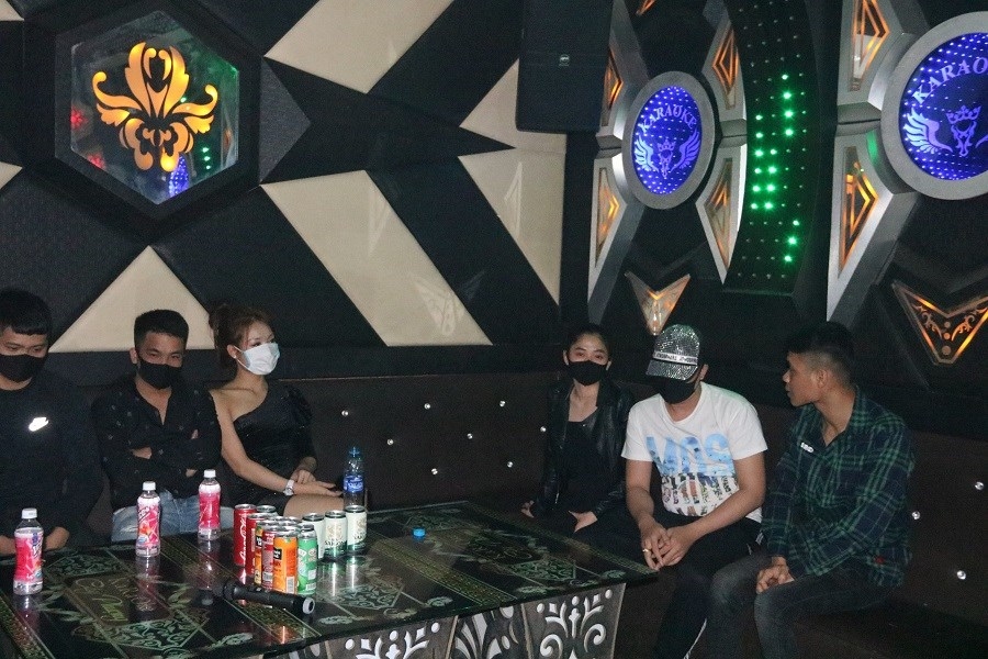 Tin pháp luật 24h nóng nhất hôm nay (30/4): Quán karaoke ở Đồ Sơn đón hàng chục khách bất chấp lệnh cấm tin phap luat 24h nong nhat hom nay 304 quan karaoke o do son don hang chuc khach bat chap lenh cam