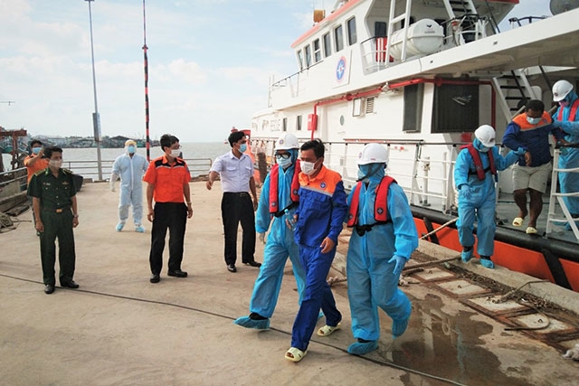 Sóc Trăng tiếp nhận thêm 2 thuyền viên Indonesia gặp nạn ngoài khơi soc trang tiep nhan them 2 thuyen vien indonesia gap nan ngoai khoi