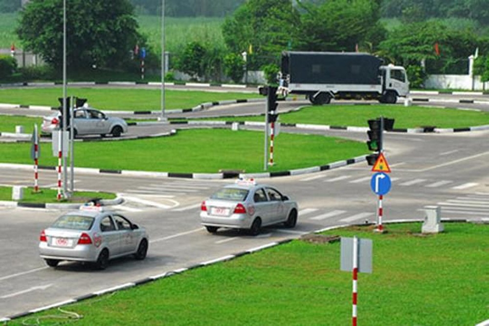 Lùi thời gian áp dụng bộ 600 câu hỏi thi bằng lái xe đến 1/8/2020 lui thoi gian ap dung bo 600 cau hoi thi bang lai xe den 182020