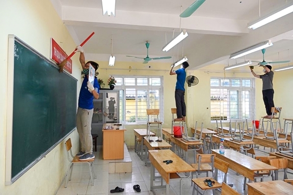 Sáng nay, học sinh cả nước trở lại trường sau kỳ nghỉ dài vì dịch Covid-19 sang nay hoc sinh ca nuoc tro lai truong sau ky nghi dai vi dich covid 19