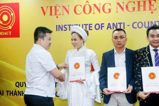 Tin mới vụ Nữ hoàng văn hoá tâm linh Hiền Ngân tin moi vu nu hoang van hoa tam linh hien ngan