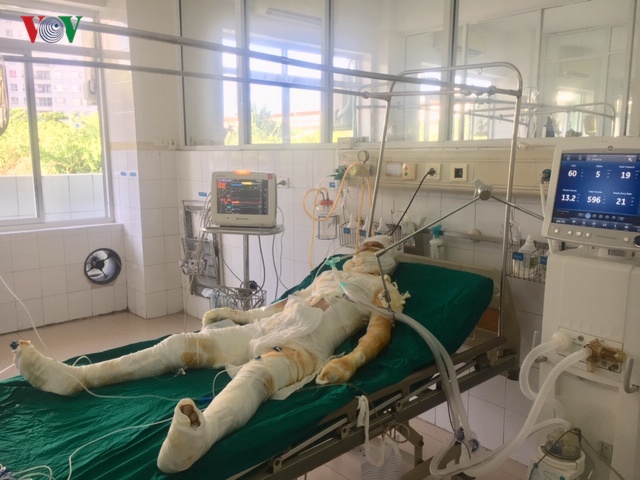 Vụ tẩm xăng thiêu sống cả nhà người tình: Bé 2 tuổi đã tử vong vu tam xang thieu song ca nha nguoi tinh chau be 2 tuoi da tu vong