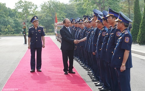 Thủ tướng Nguyễn Xuân Phúc thăm và làm việc với Bộ tư lệnh Cảnh sát biển thu tuong nguyen xuan phuc tham va lam viec voi bo tu lenh canh sat bien