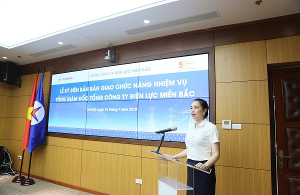 Điện lực Việt Nam có nữ tướng đầu tiên trong lịch sử dien luc viet nam co nu tuong dau tien trong lich su