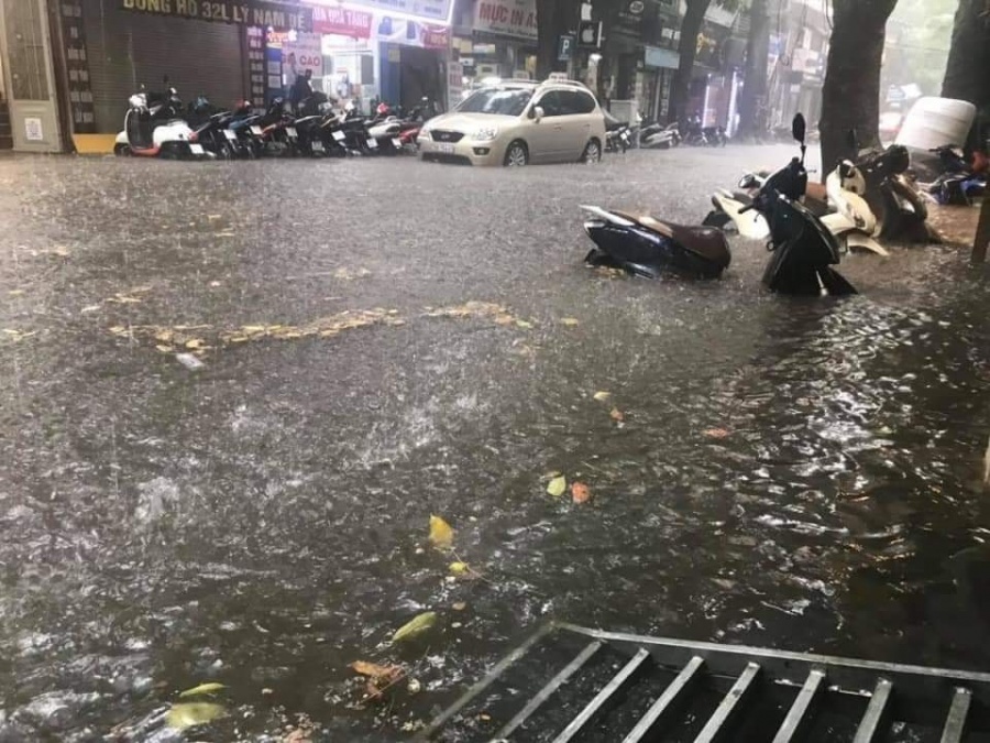 Hà Nội lại ngập mênh mông sau trận mưa lớn ha noi lai ngap menh mong sau tran mua lon