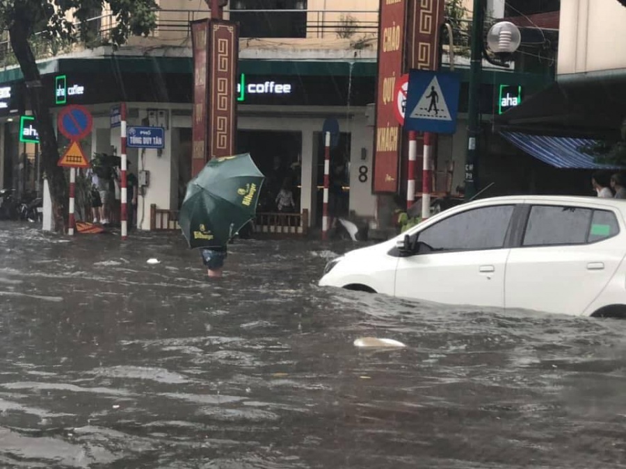 Hà Nội lại ngập mênh mông sau trận mưa lớn ha noi lai ngap menh mong sau tran mua lon