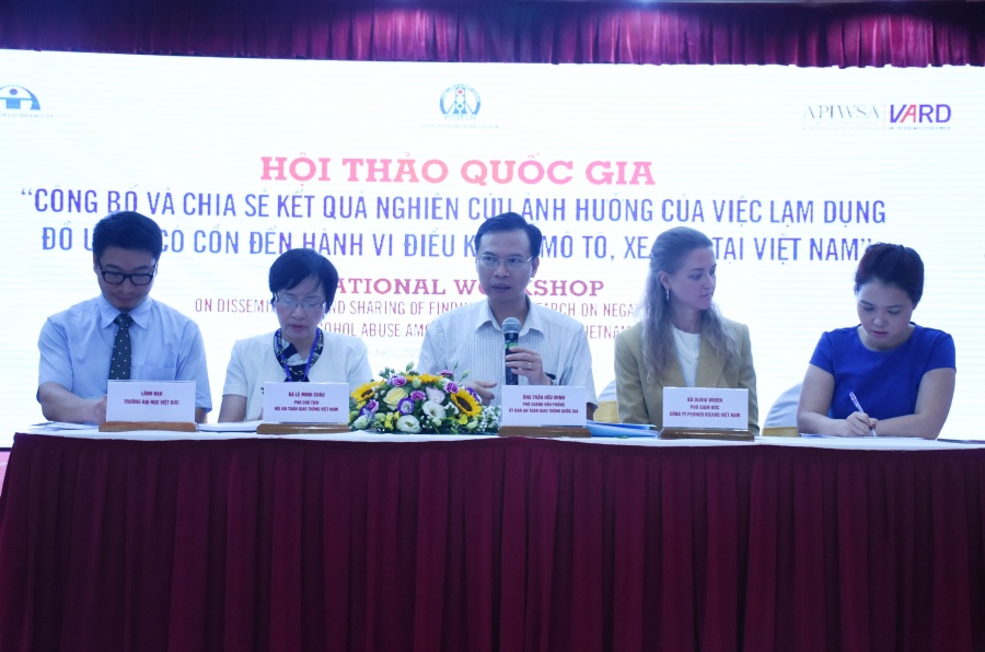 Khoảng 90% nam giới gây ra các vụ TNGT do uống rượu bia khoang 90 nam gioi gay ra cac vu tngt do uong ruou bia