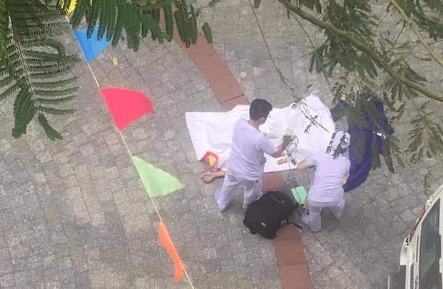 Nam thanh niên rơi từ tầng cao tử vong trong khuôn viên ĐH HUTECH nam thanh nien roi tu tang cao tu vong trong khuon vien dh hutech