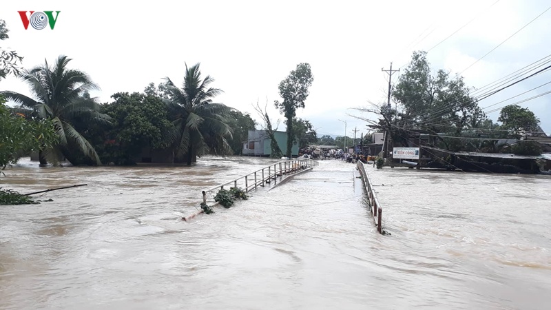 Mưa lụt lịch sử ở Phú Quốc: Huy động khách sạn đón khách miễn phí mua lut lich su o phu quoc huy dong khach san don khach mien phi
