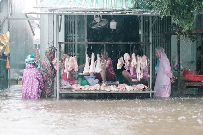 Mưa lụt lịch sử ở Phú Quốc: Huy động khách sạn đón khách miễn phí mua lut lich su o phu quoc huy dong khach san don khach mien phi