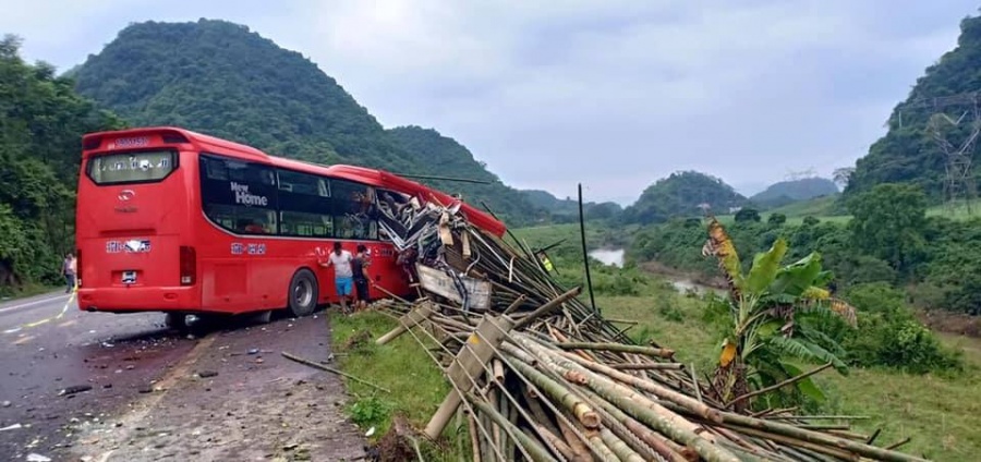 xe giuong nam dam xe tai lao xuong vuc 16 nguoi thuong vong