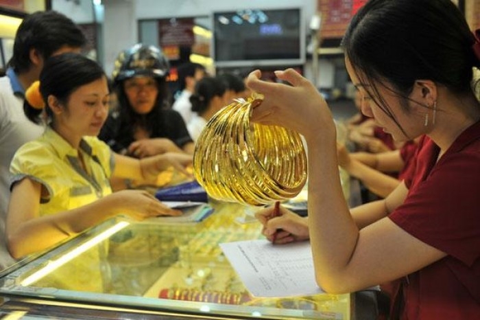 Giá vàng hôm nay 27/8: Quay đầu giảm mạnh hơn 350.000 đồng/lượng gia vang hom nay 278 truot doc mat luon 350000 dongluong