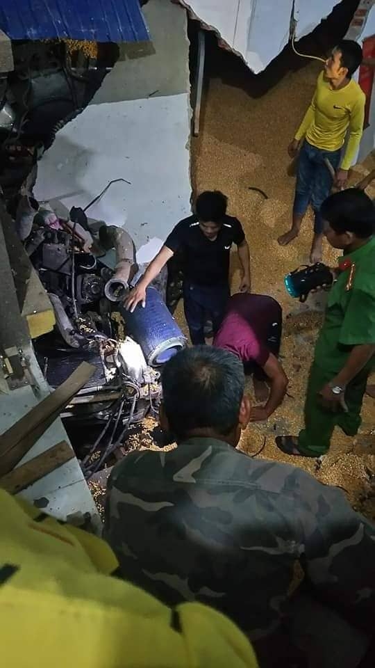 Xe đầu kéo lao vào nhà dân, vợ chồng mất mạng ngay trên giường ngủ xe dau keo lao vao nha dan vo chong mat mang ngay tren giuong ngu