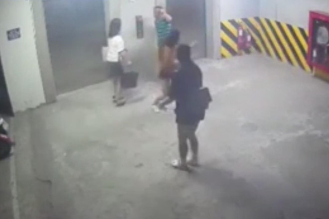 Người đàn ông say xỉn, bị tố sàm sỡ phụ nữ ở chung cư Mipec Long Biên nguoi dan ong say xin bi to sam so phu nu o chung cu mipec long bien