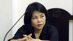soc trang khoi to doi tuong dung ly bia dap vao mat dai uy cong an