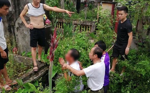 Vụ nghi bắt cóc trẻ em ở Phú Xuyên, Hà Nội: Bàn giao đối tượng cho công an bat giu doi tuong nghi bat coc tre em o phu xuyen