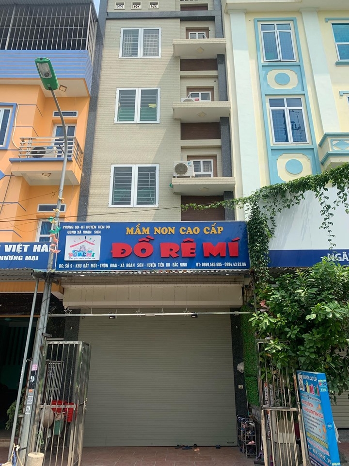 Vụ bé trai 3 tuổi ở Bắc Ninh bị bỏ quên trên xe đưa đón: Phụ huynh bàng hoàng nghe tin vu be trai 3 tuoi o bac ninh bi bo quen tren xe dua don phu huynh bang hoang nghe tin