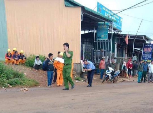 Clip: 2 nữ sinh bị điện giật tử vong do xe tải làm đứt dây cáp clip giay phut 2 nu sinh bi dien giat tu vong do xe tai lam dut day cap