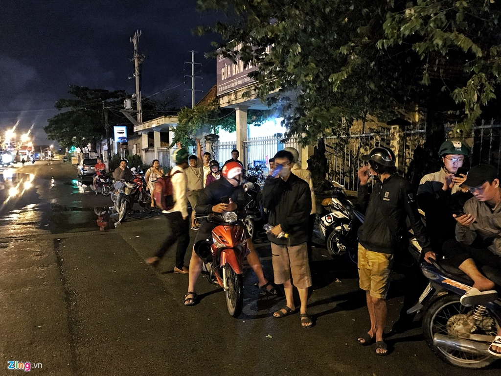 Hàng trăm cảnh sát xuyên đêm khám xét Công ty Alibaba, áp giải anh em Nguyễn Văn Luyện về trụ sở hang tram canh sat xuyen dem kham xet cong ty alibaba ap giai anh em nguyen van luyen ve tru so