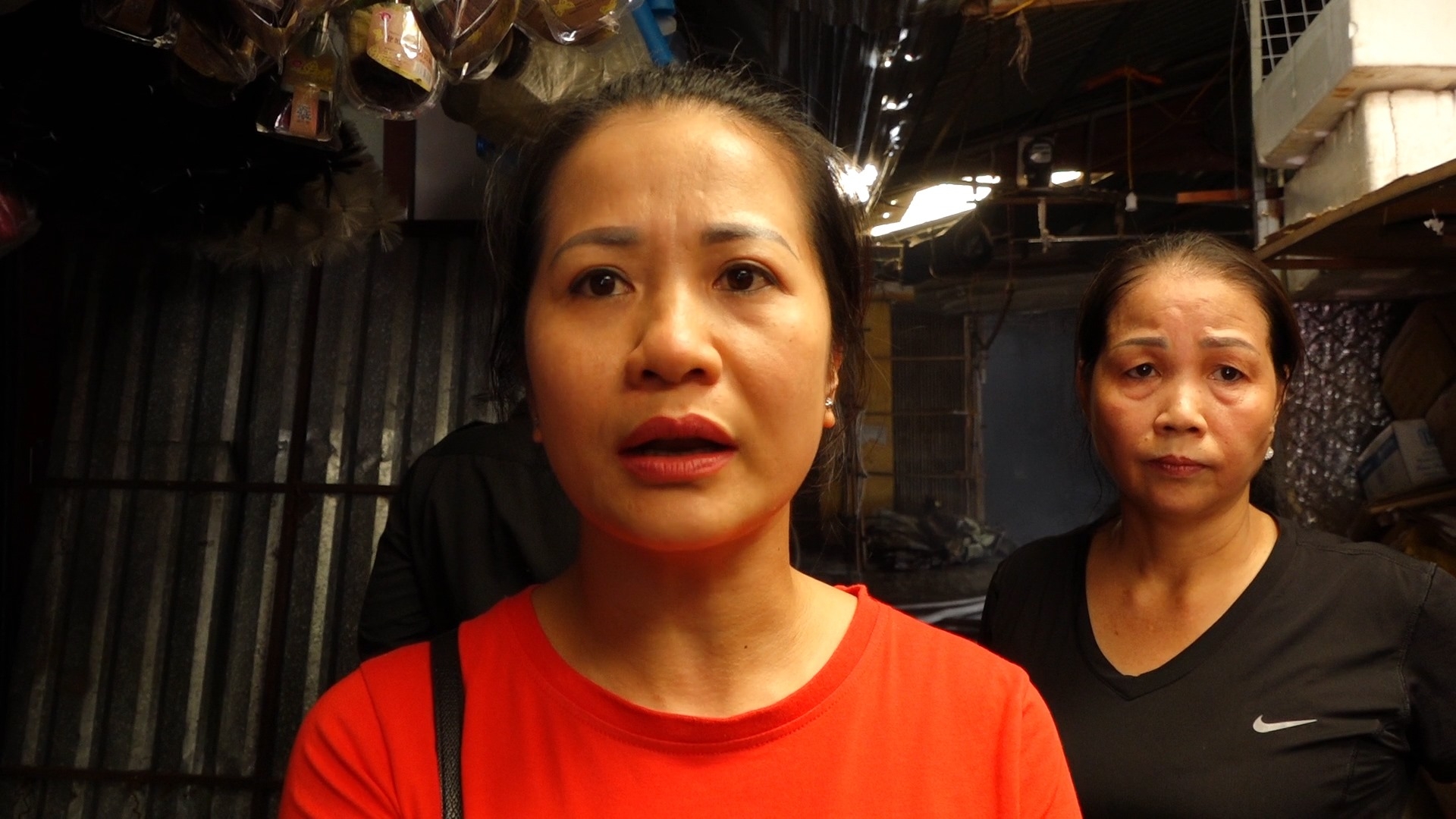 ha noi cho to dong anh chay du doi tieu thuong hot hoang om do bo chay