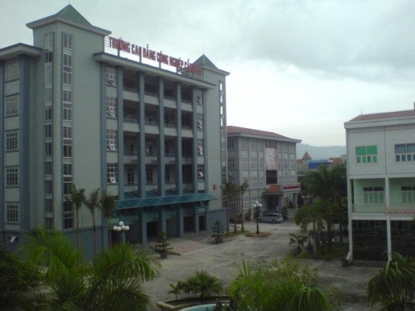 Mâu thuẫn trên giảng đường, nam sinh dùng dao đâm bạn tử vong mau thuan tren giang duong nam sinh dung dao dam ban tu vong