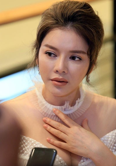 Lý Nhã Kỳ lên tiếng sau nghi án quen nhà sư Thích Thanh Toàn ly nha ky len tieng sau nghi an quen nha su thich thanh toan