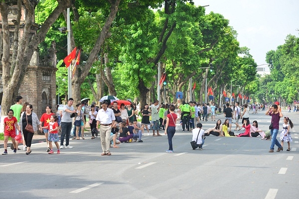 Hà Nội thí điểm cấm ô tô, xe máy hoạt động quanh hồ Hoàn Kiếm? ha noi xem xet cam o to xe may hoat dong quanh ho hoan kiem trong 1 thang