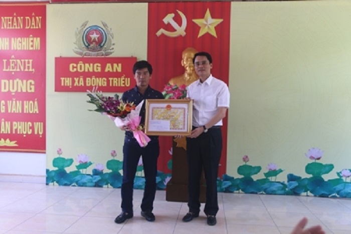 tai xe xe ban tai huc nga ten cuop tiem vang duoc thuong 10 trieu dong