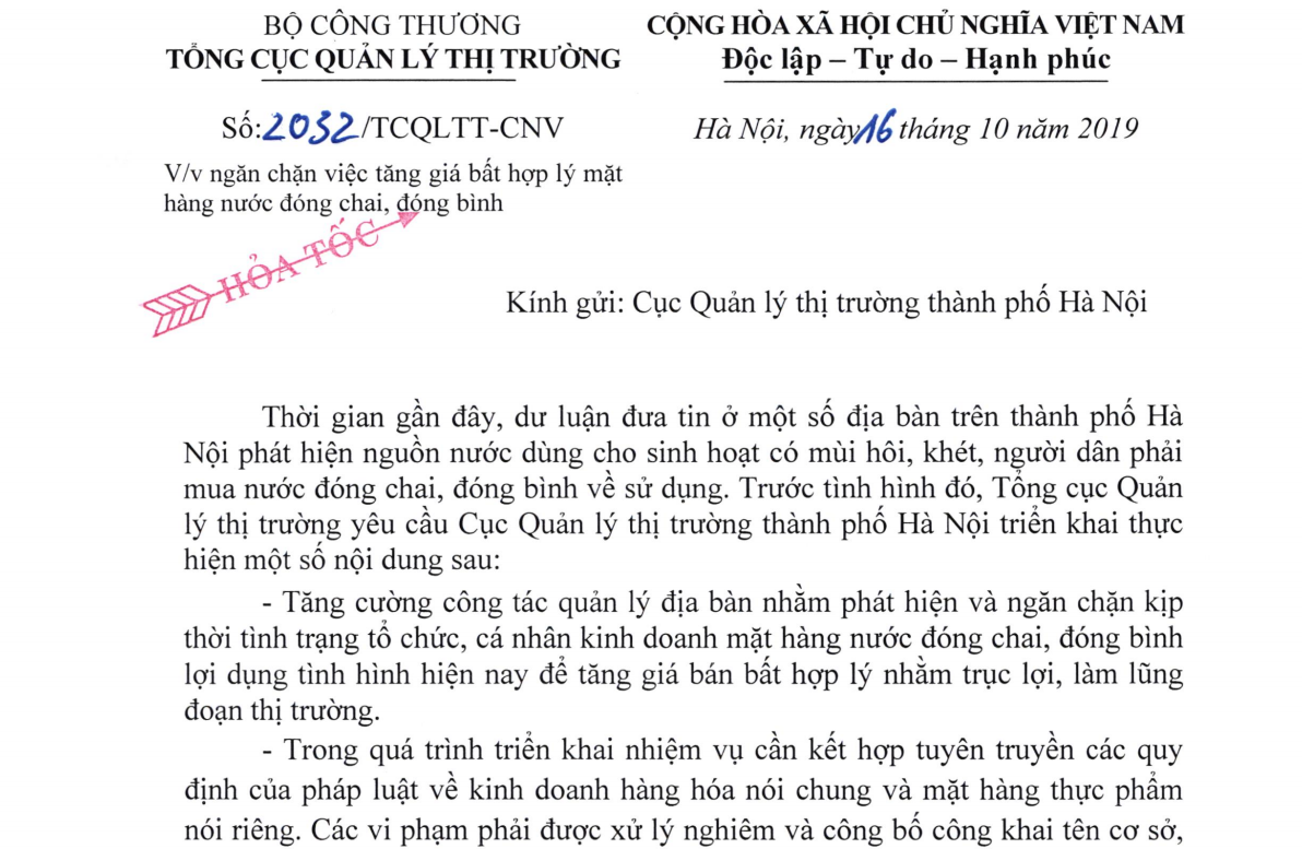 Vụ nước sạch nhiễm dầu tại Hà Nội: Xử lý nghiêm cơ sở lợi dụng tăng giá nước đóng chai vu nuoc sach nhiem dau tai ha noi xu ly nghiem co so loi dung tang gia nuoc dong chai