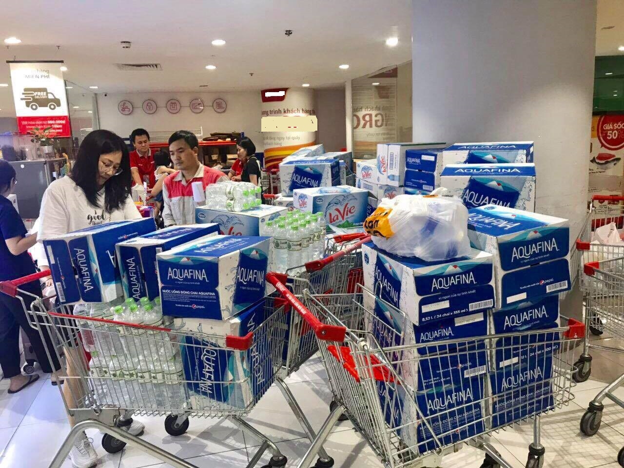 Vụ nước sạch nhiễm dầu tại Hà Nội: Xử lý nghiêm cơ sở lợi dụng tăng giá nước đóng chai vu nuoc sach nhiem dau tai ha noi xu ly nghiem co so loi dung tang gia nuoc dong chai