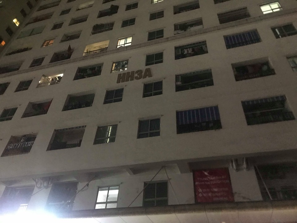 Kẹt thang máy chung cư Linh Đàm, bảo vệ bắc ghế giải cứu cư dân ket thang may chung cu linh dam bao ve phai bac ghe giai cuu cu dan ra ngoai