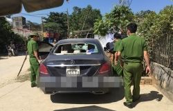 xe mercedes glc boc chay du doi sau khi dam xe may giua pho ha noi