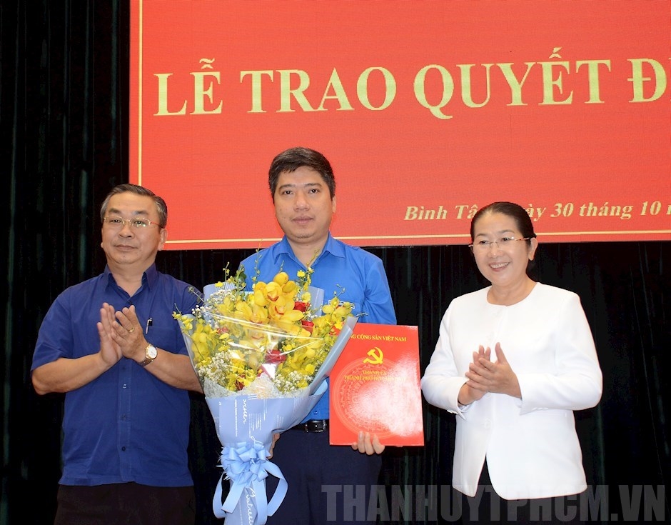Tân Phó Bí thư Quận ủy Bình Tân Nguyễn Việt Quế Sơn là ai? tan pho bi thu quan uy binh tan 35 tuoi nguyen viet que son la ai
