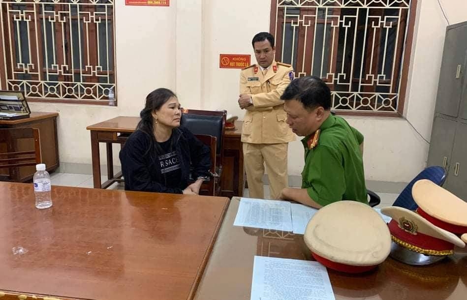 Bị bắt quả tang vận chuyển ma túy, nữ giáo viên tiểu học muốn hối lộ CSGT gần 1 tỷ đồng bi bat qua tang van chuyen ma tuy nu giao vien tieu hoc muon hoi lo csgt gan 1 ty dong