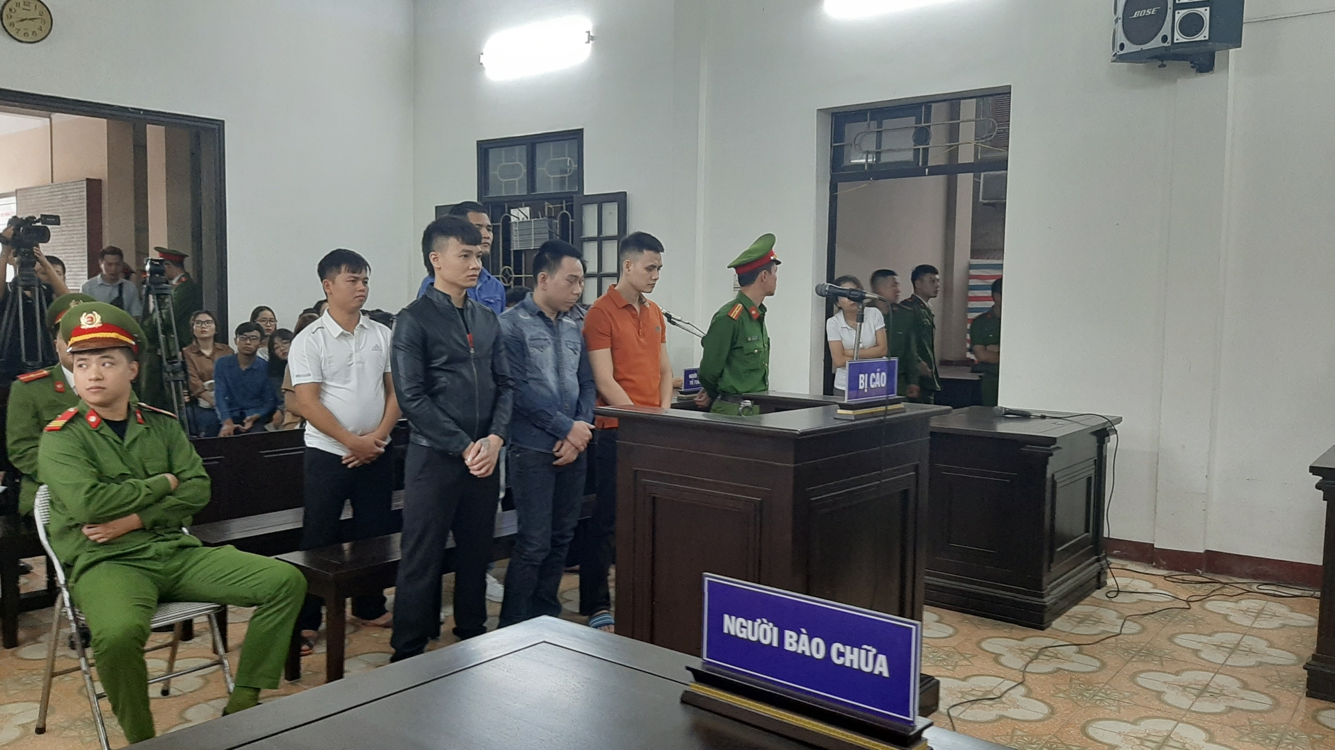 video bi dua ra xe thung kha banh cuoi noi khong sao 10 nam la gi dau