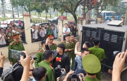 video bi dua ra xe thung kha banh cuoi noi khong sao 10 nam la gi dau