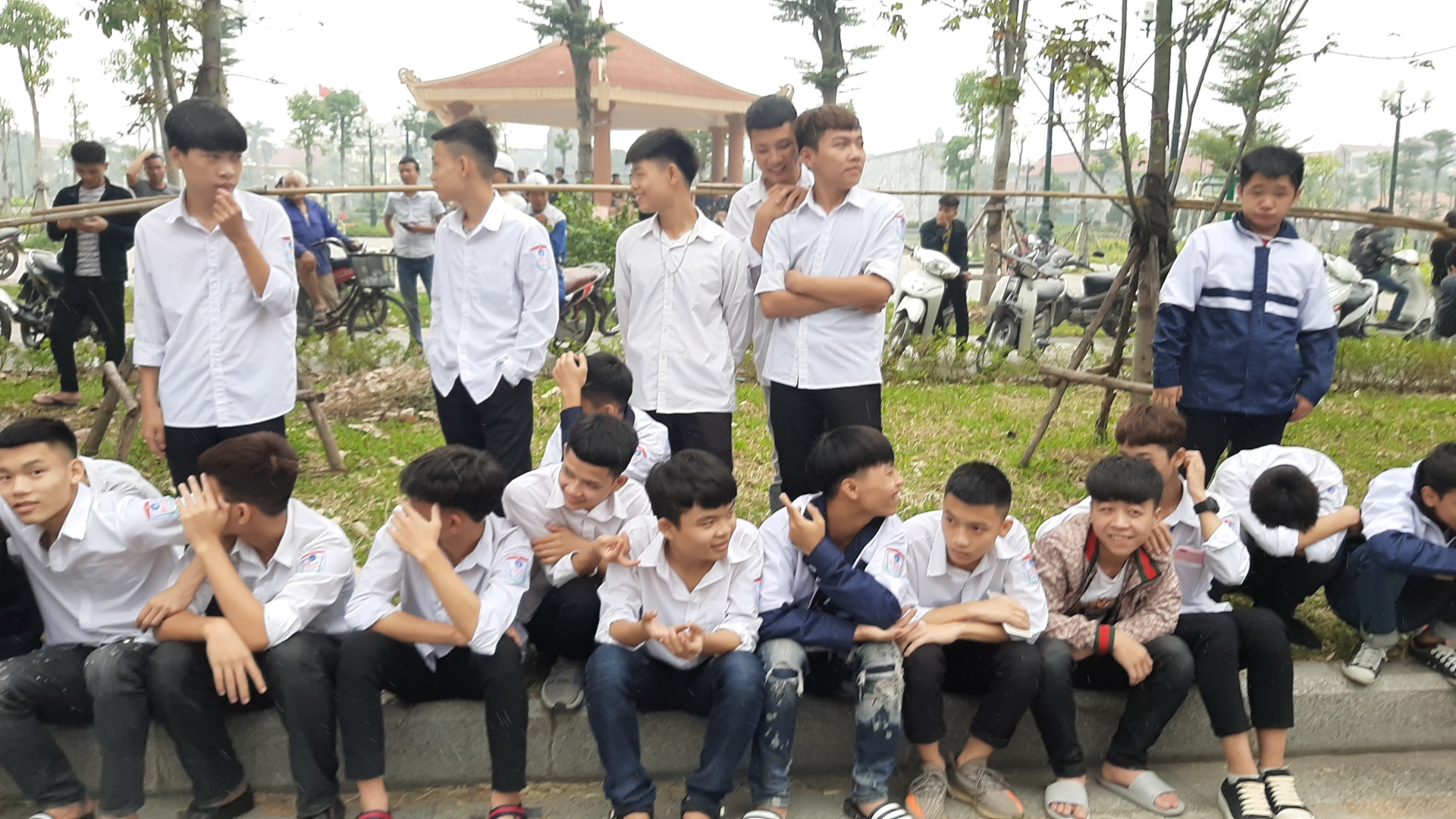 Thiếu tướng Nguyễn Hữu Cầu: Giới trẻ thần tượng Khá "bảnh" là nhận thức lệch lạc thieu tuong nguyen huu cau gioi tre than tuong kha banh la nhan thuc lech lac