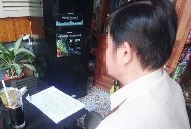 Phát tán ảnh nóng hiệu phó, nữ hiệu trưởng còn ép giáo viên ký đơn xin dạy thêm phat tan anh nong cua thay hieu pho nu hieu truong con ep giao vien ky don xin day them