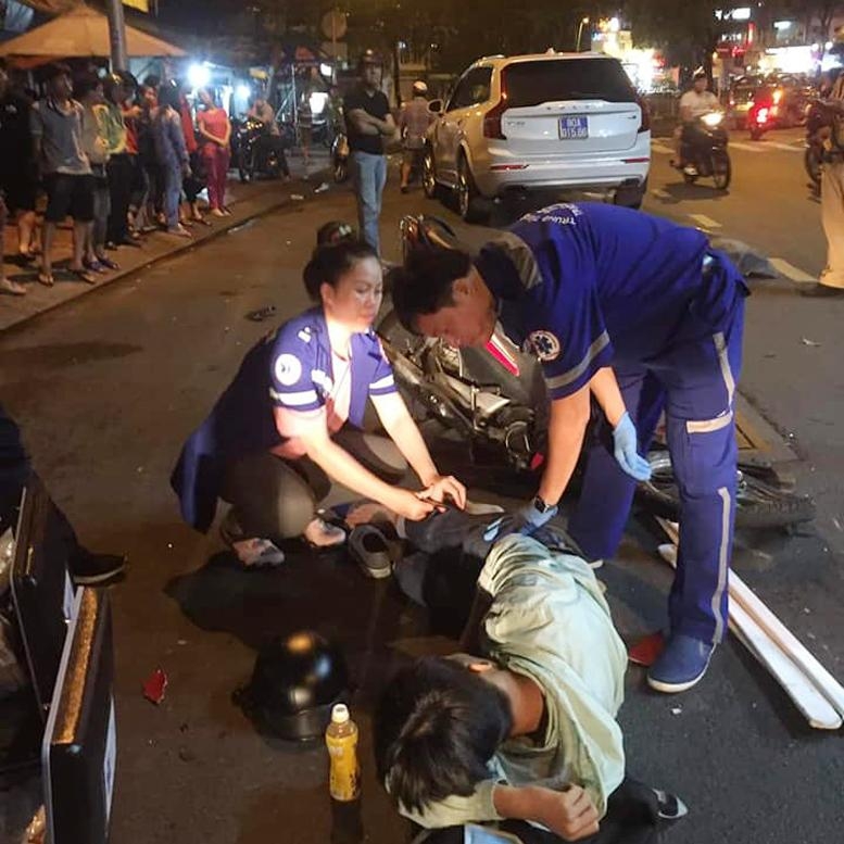 Nghi vấn nữ tài xế xe ô tô biển xanh gây tai nạn vi phạm nồng độ cồn nghi van nu tai xe xe o to bien xanh tong nguoi di xe may gay chan