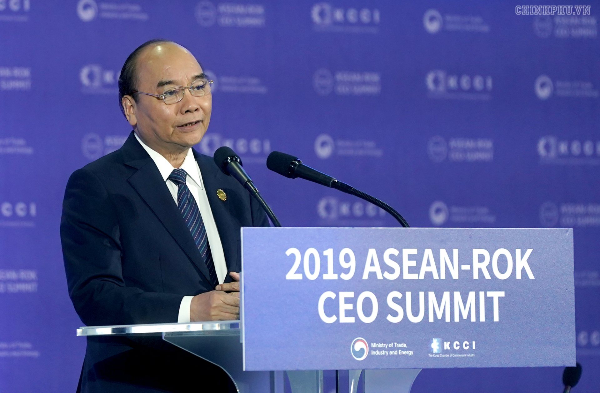Thủ tướng Nguyễn Xuân Phúc dự Hội nghị Thượng đỉnh CEO ASEAN-Hàn Quốc thu tuong nguyen xuan phuc du hoi nghi thuong dinh ceo asean han quoc